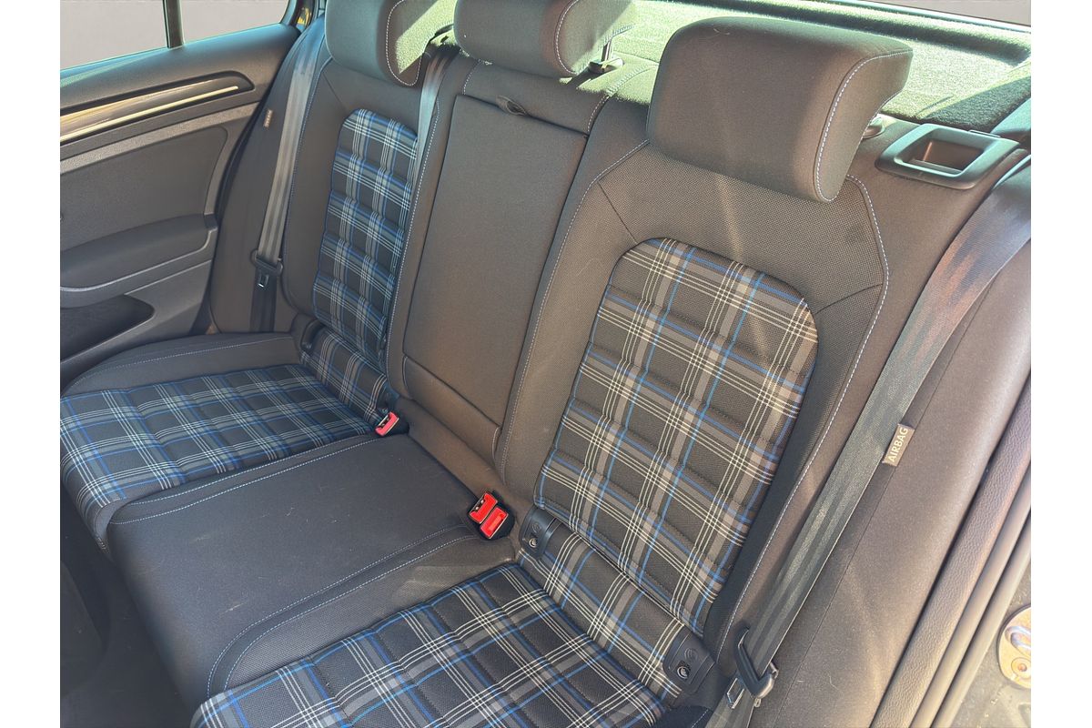 2015 Volkswagen Golf GTE