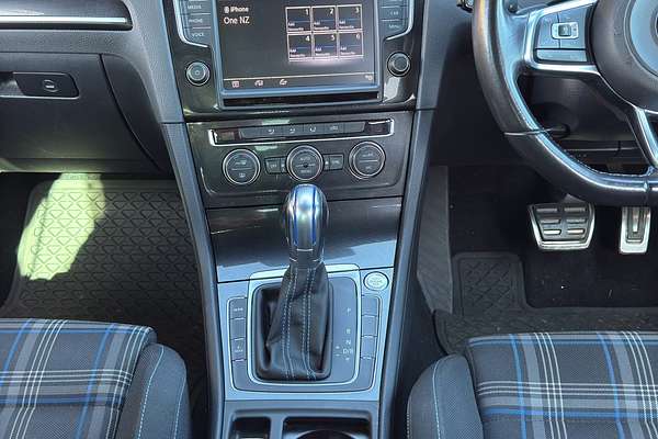 2015 Volkswagen Golf GTE