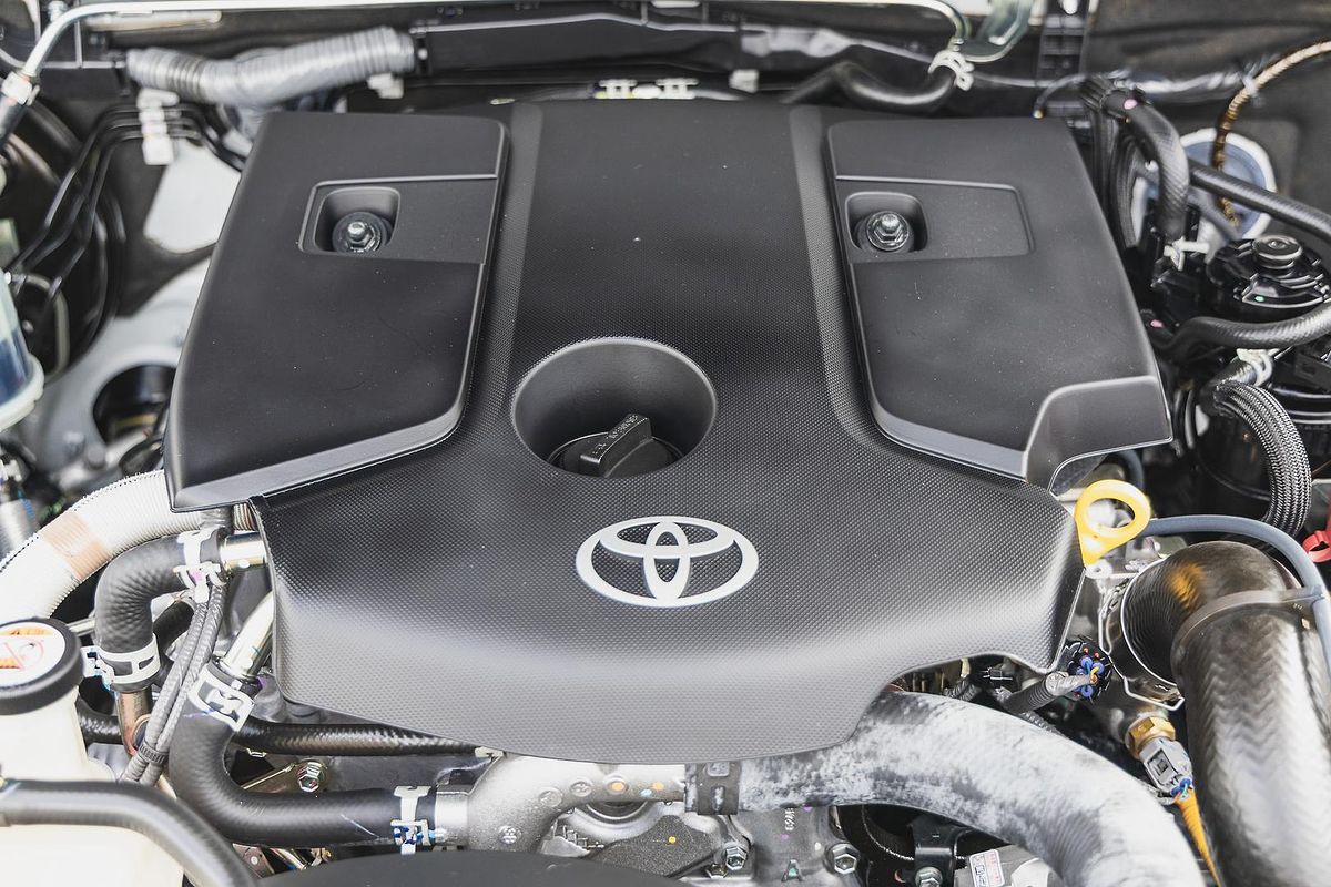 2024 Toyota Hilux SR5 48V GUN126R 4X4