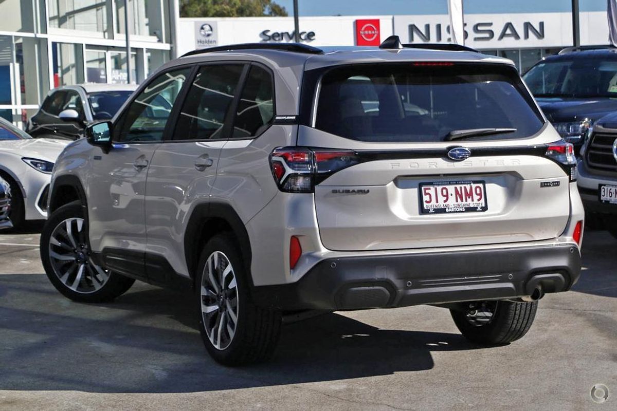 2025 Subaru Forester Hybrid Touring S6