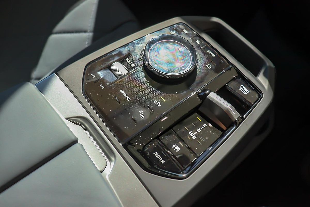 2025 BMW iX xDrive45 M Sport I20 LCI