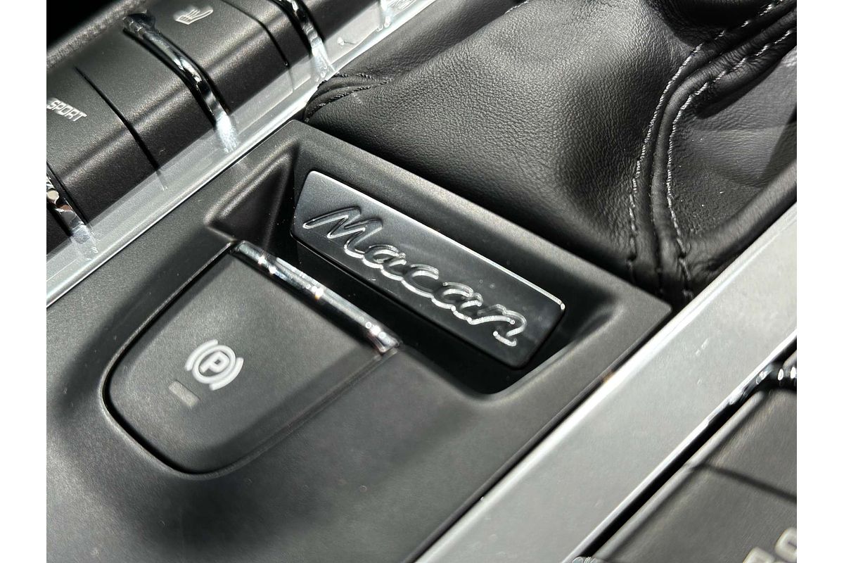 2017 Porsche Macan  95B