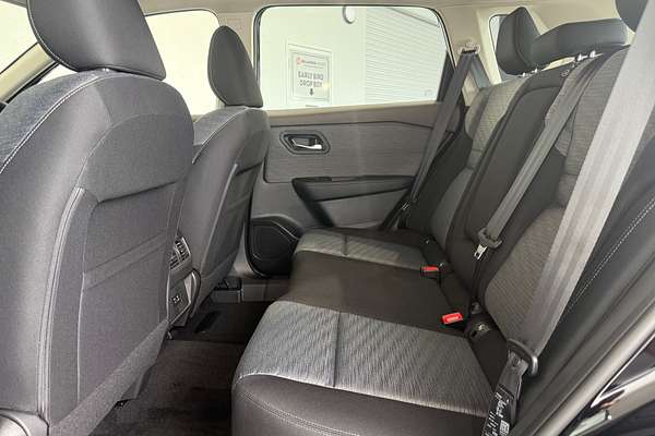 2025 Nissan X-TRAIL ST T33