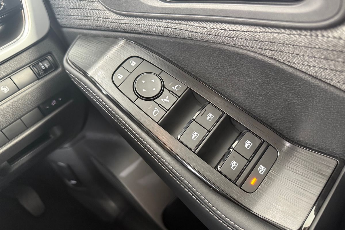 2025 Nissan X-TRAIL ST T33