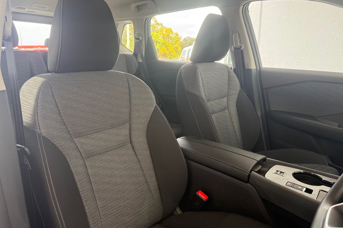 2025 Nissan X-TRAIL ST T33