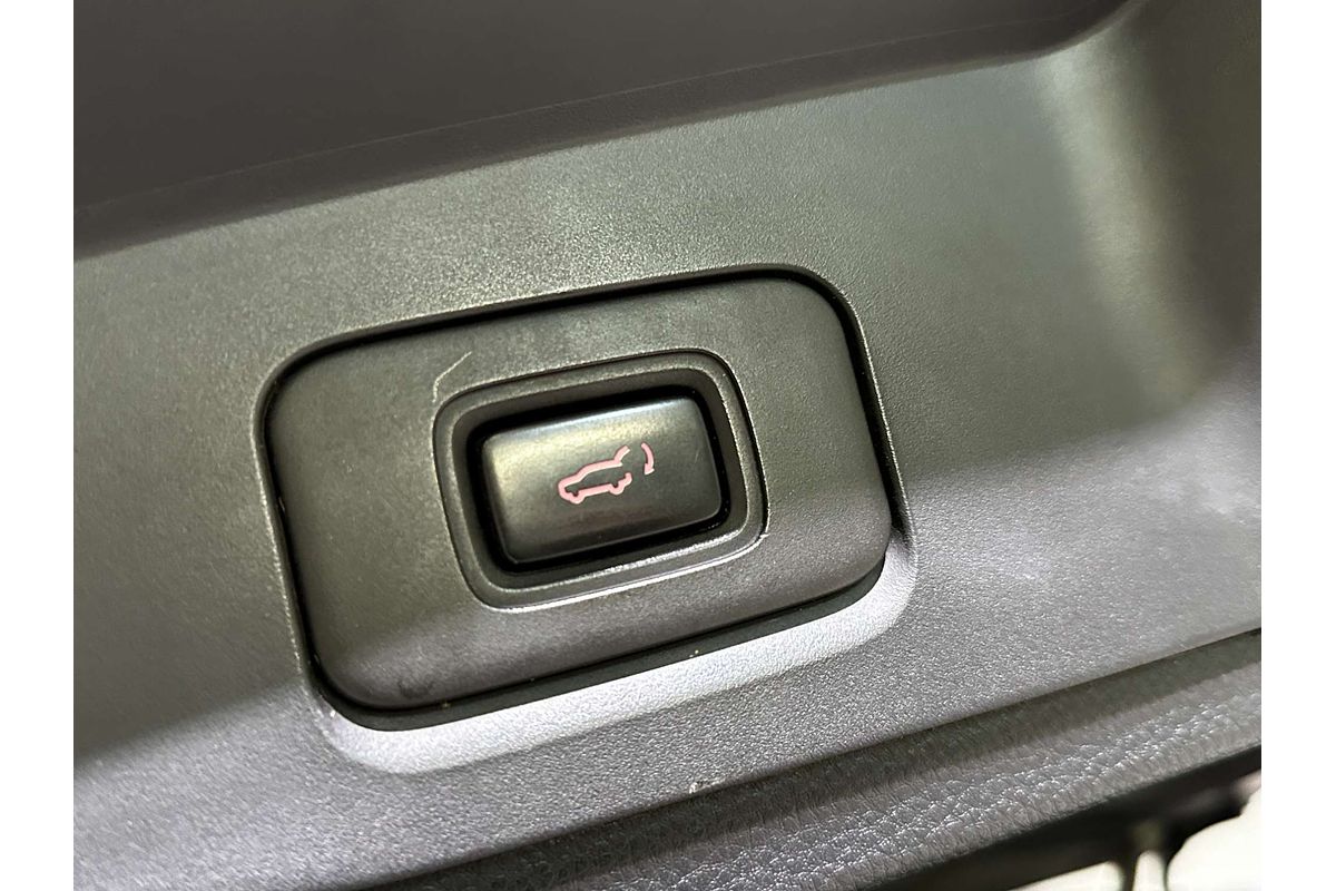 2022 Isuzu MU-X LS-T