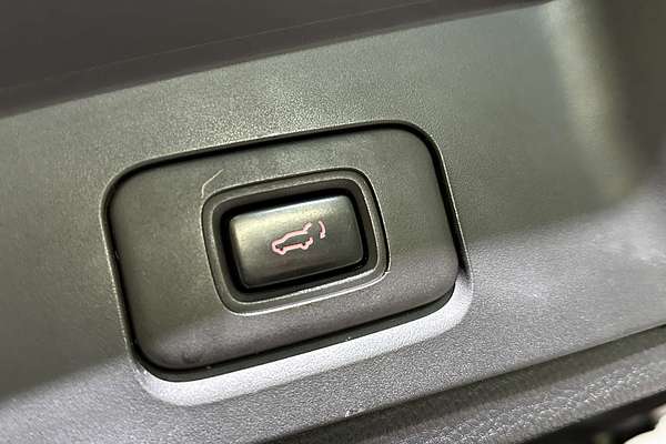 2022 Isuzu MU-X LS-T