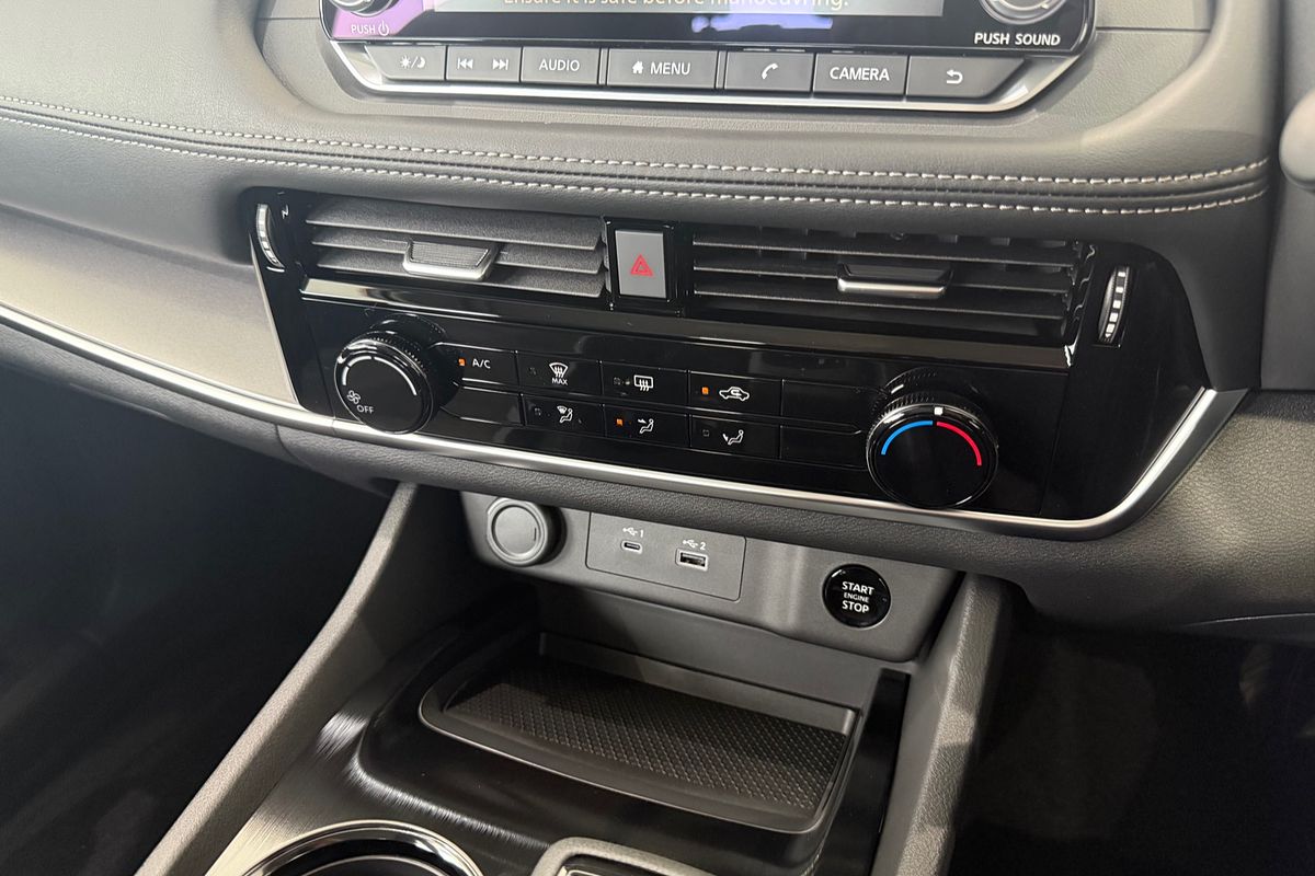 2025 Nissan X-TRAIL ST T33