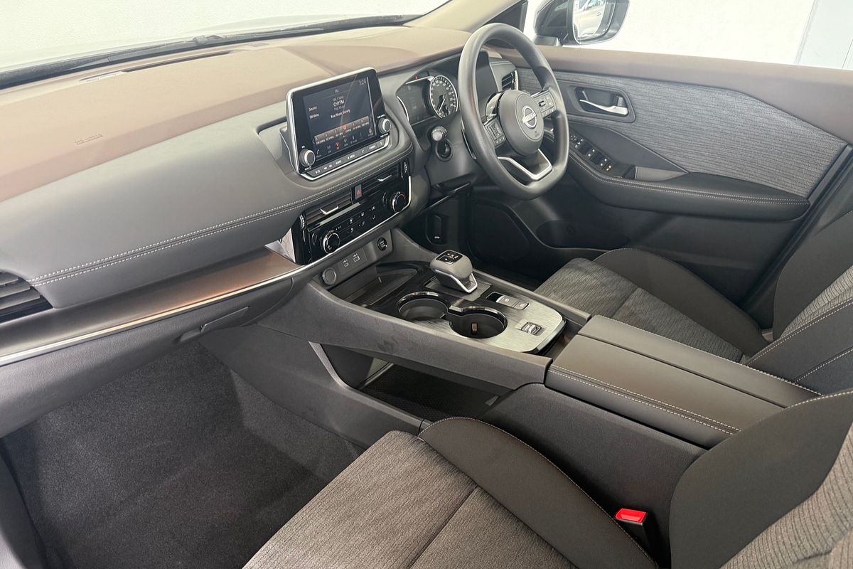 2025 Nissan X-TRAIL ST T33