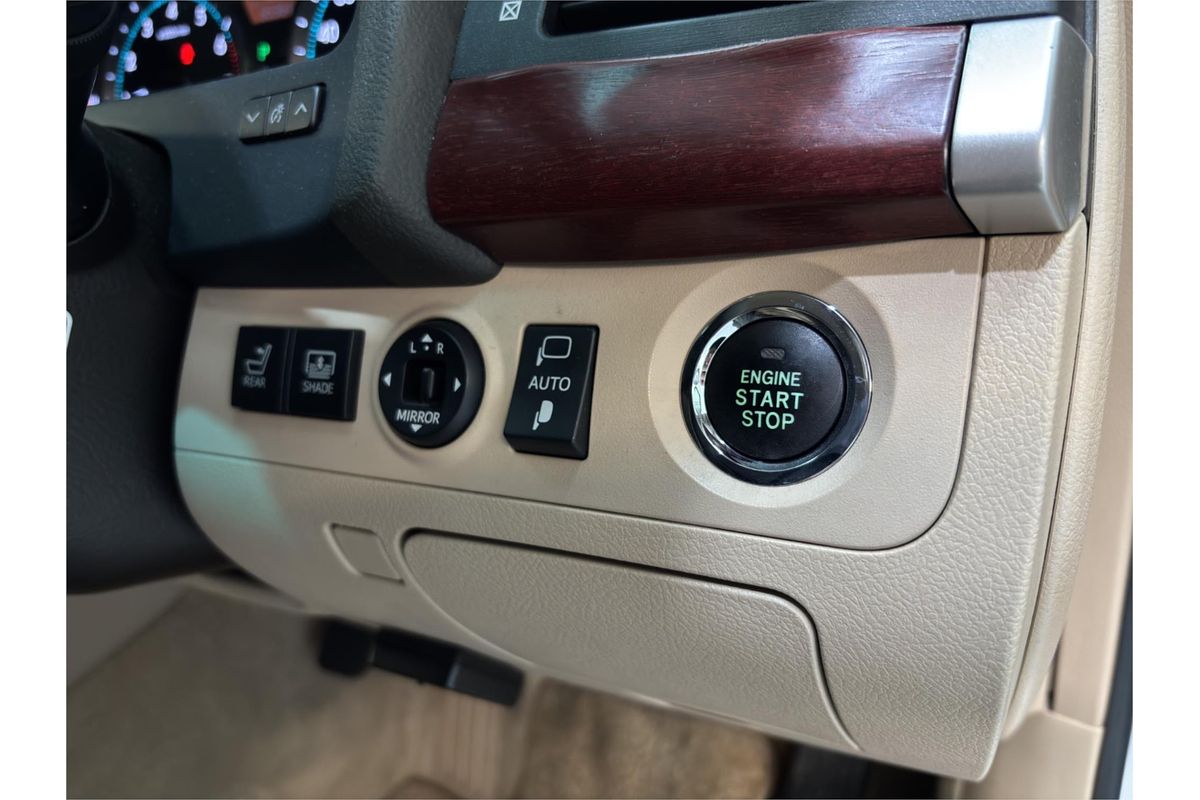 2012 Toyota Crown Majesta I-four 4WD