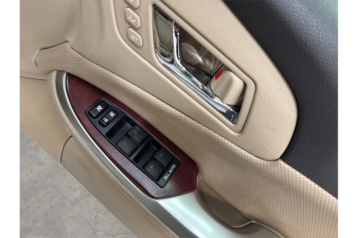 2012 Toyota Crown Majesta I-four 4WD