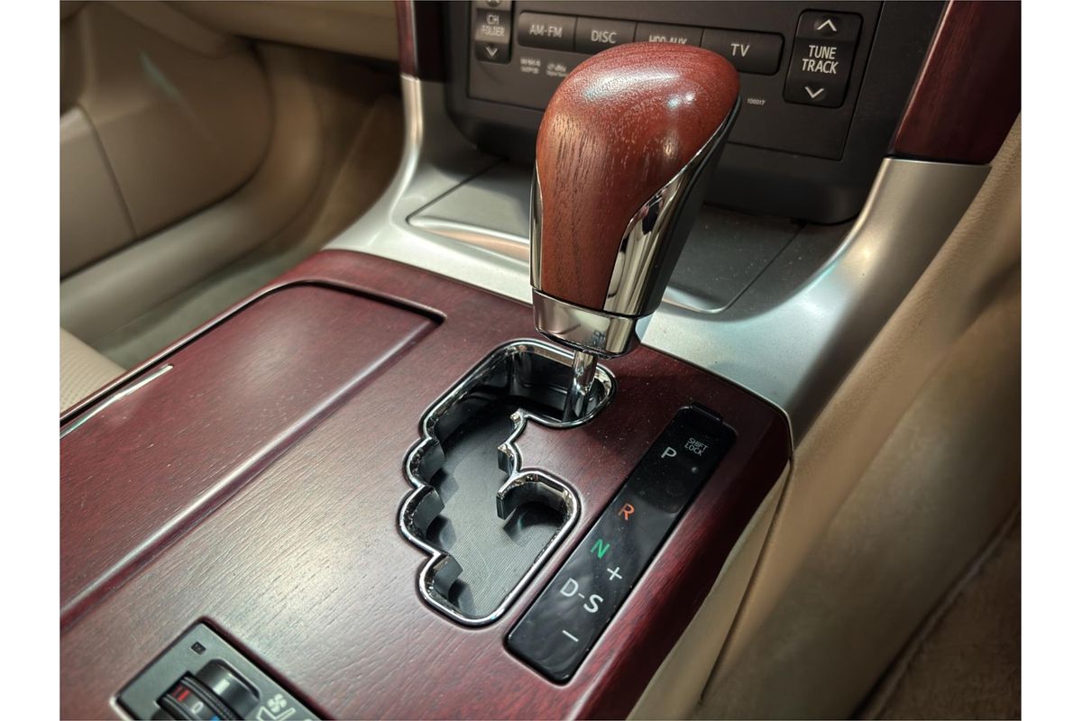 2012 Toyota Crown Majesta I-four 4WD