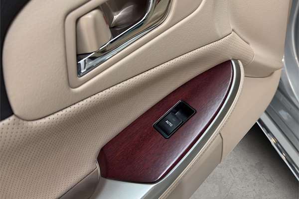 2012 Toyota Crown Majesta I-four 4WD