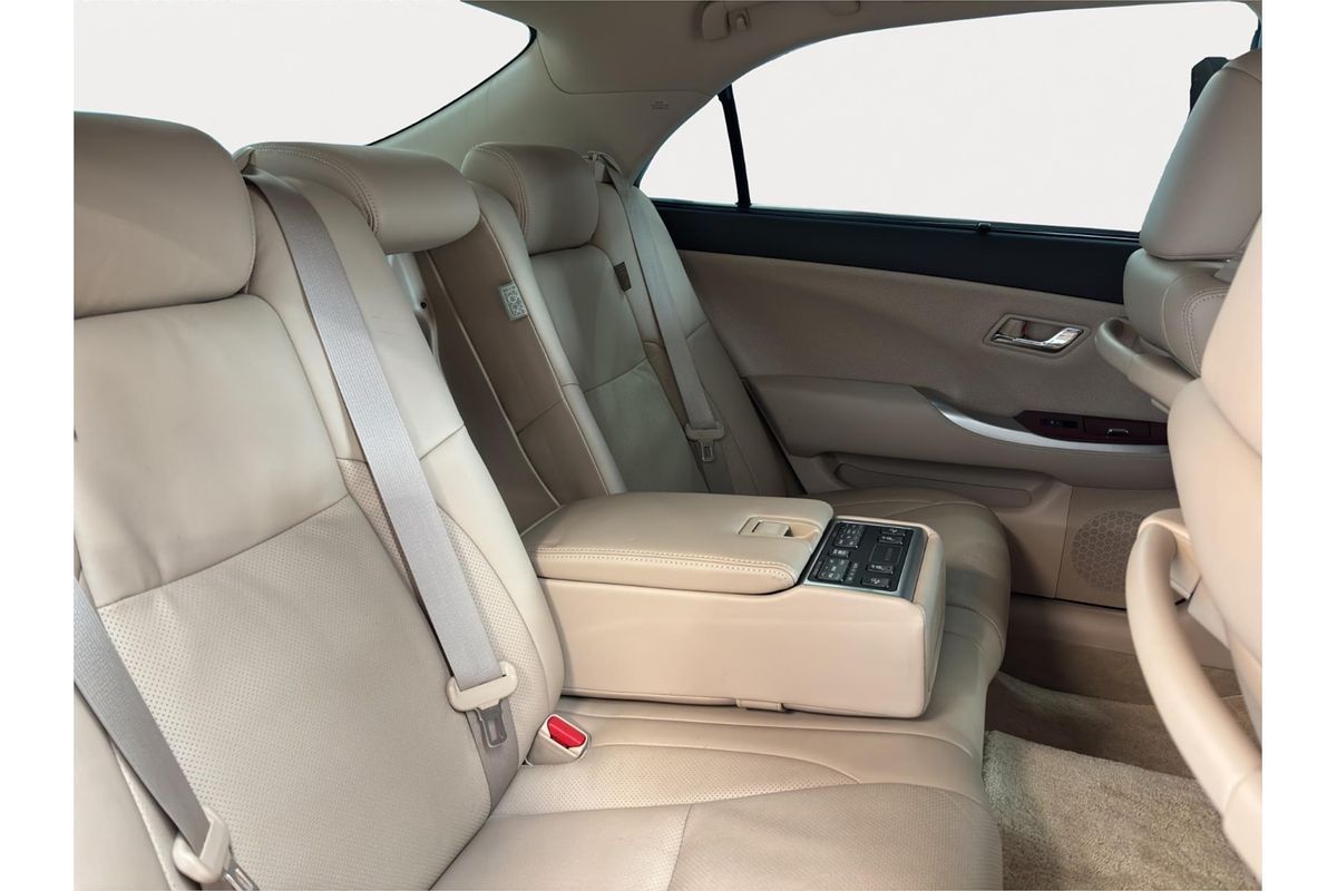 2012 Toyota Crown Majesta I-four 4WD