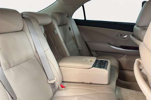2012 Toyota Crown Majesta I-four 4WD