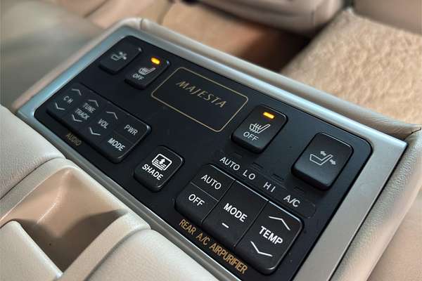 2012 Toyota Crown Majesta I-four 4WD