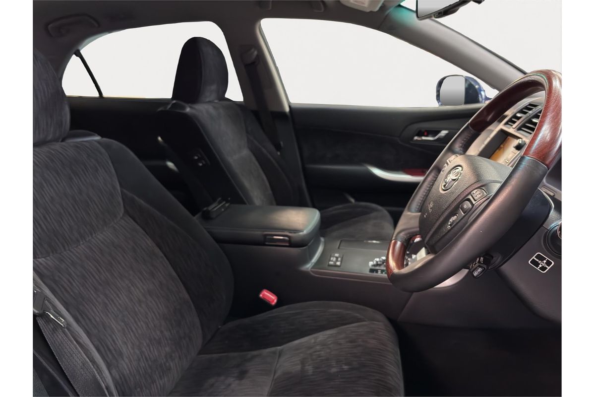 2010 Toyota Crown Majesta URS206