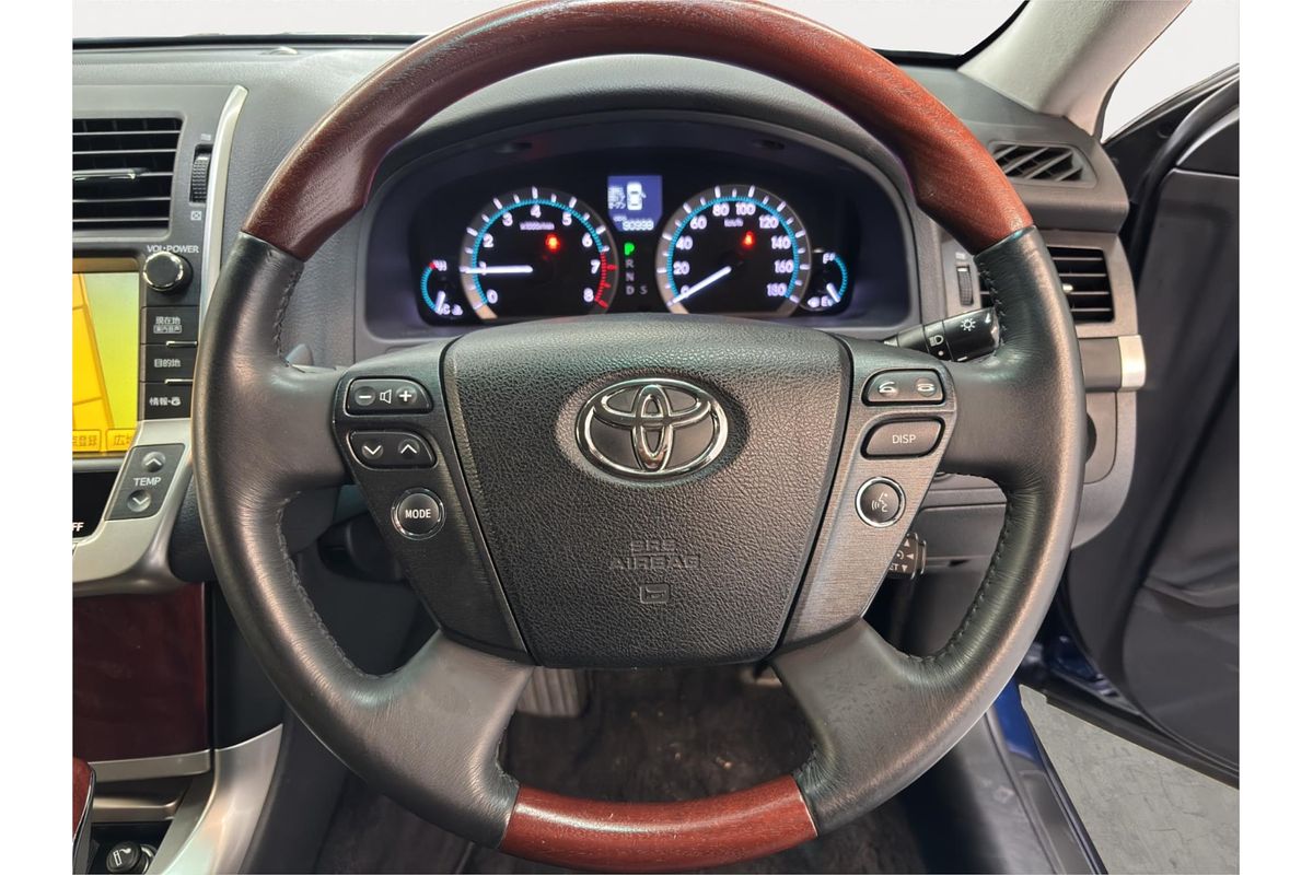 2010 Toyota Crown Majesta URS206