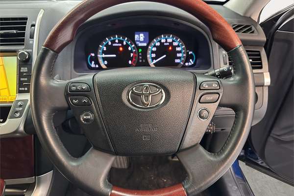 2010 Toyota Crown Majesta URS206