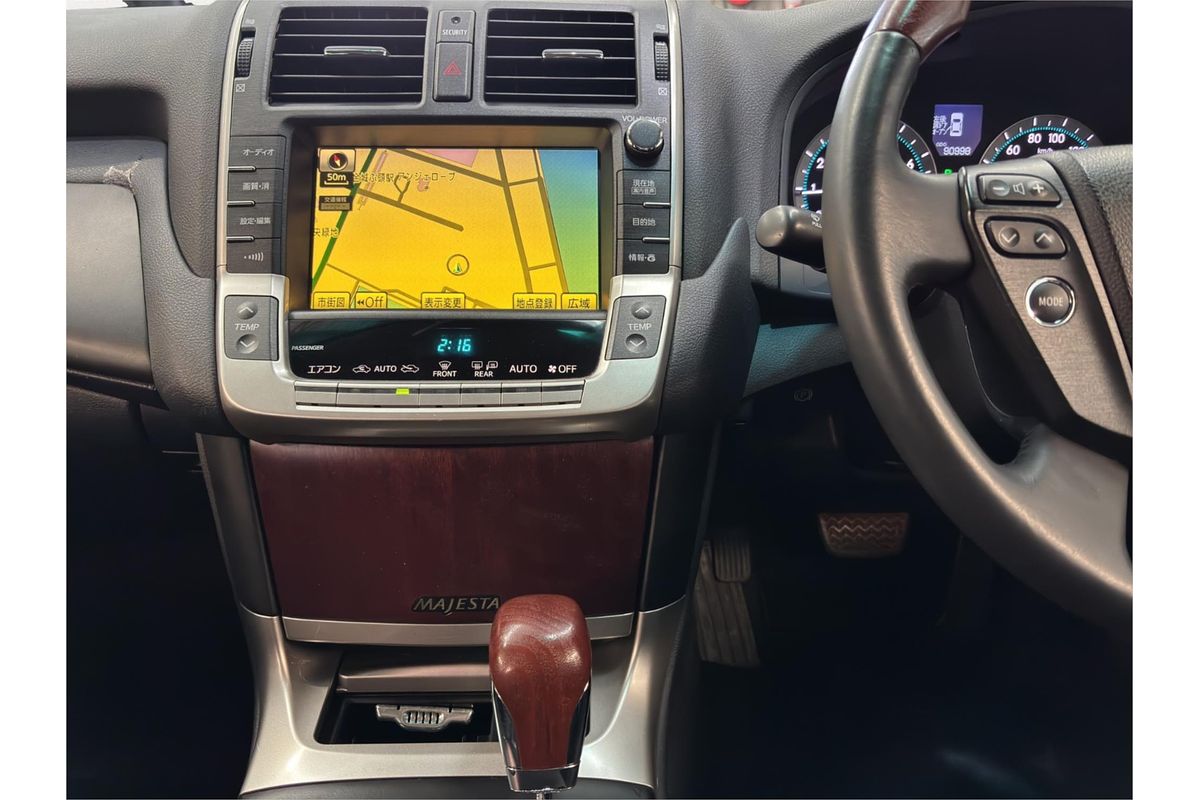 2010 Toyota Crown Majesta URS206