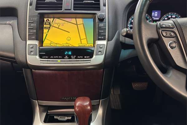 2010 Toyota Crown Majesta URS206