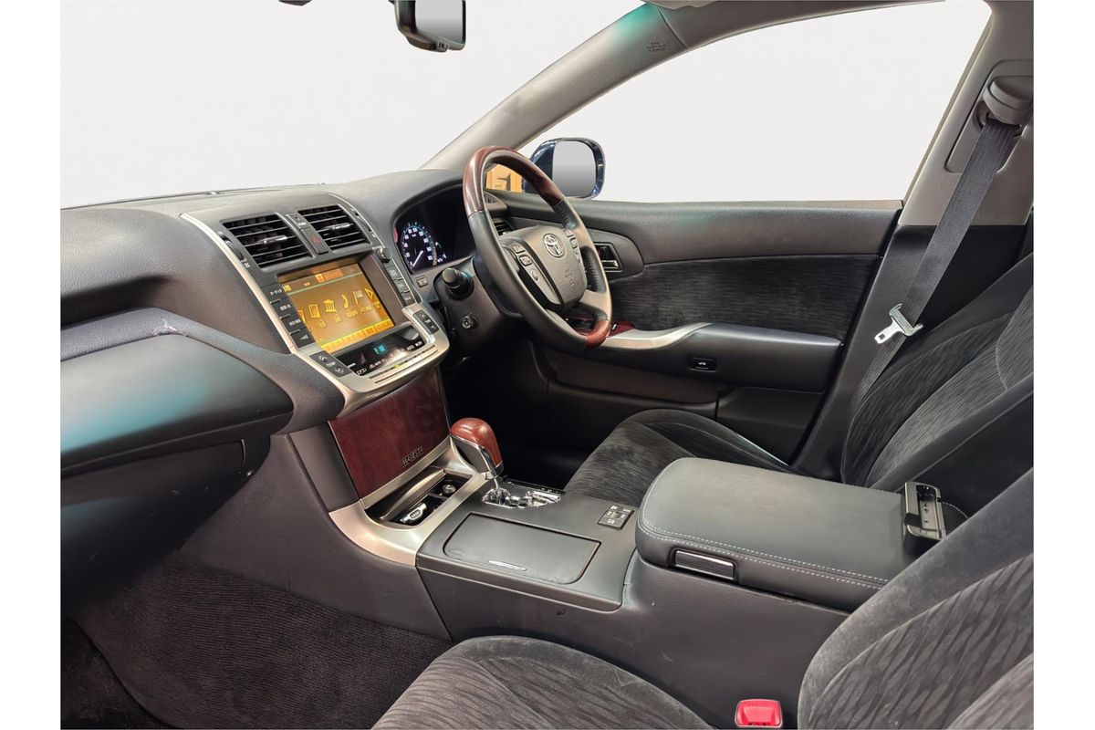 2010 Toyota Crown Majesta URS206