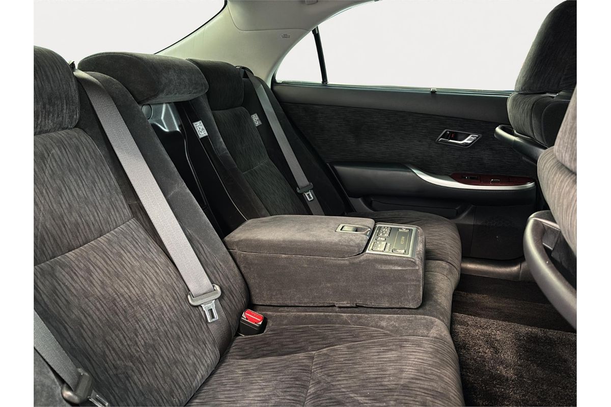 2010 Toyota Crown Majesta URS206