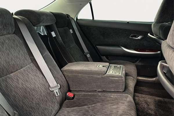 2010 Toyota Crown Majesta URS206