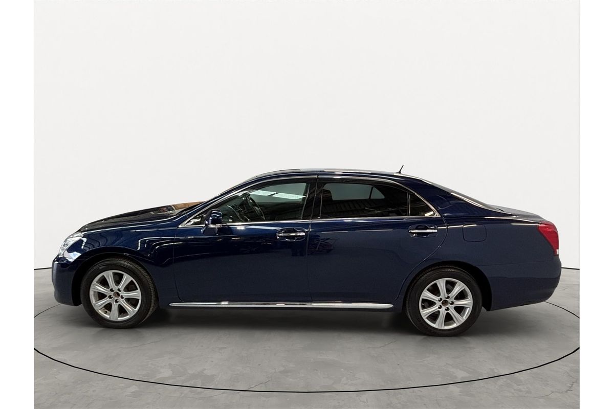 2010 Toyota Crown Majesta URS206