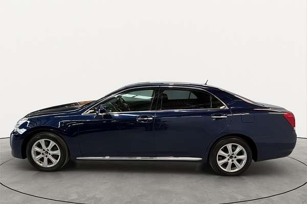 2010 Toyota Crown Majesta URS206