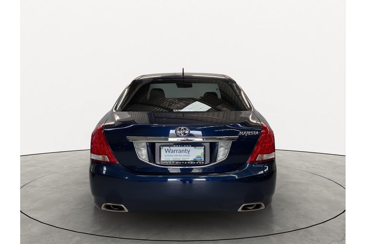 2010 Toyota Crown Majesta URS206