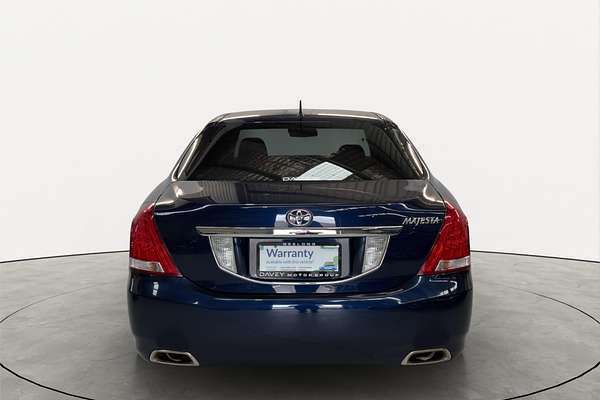 2010 Toyota Crown Majesta URS206