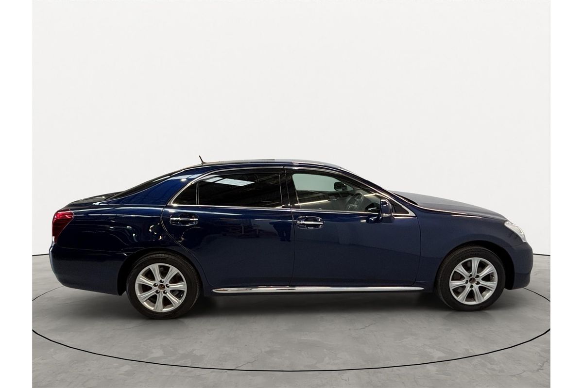 2010 Toyota Crown Majesta URS206