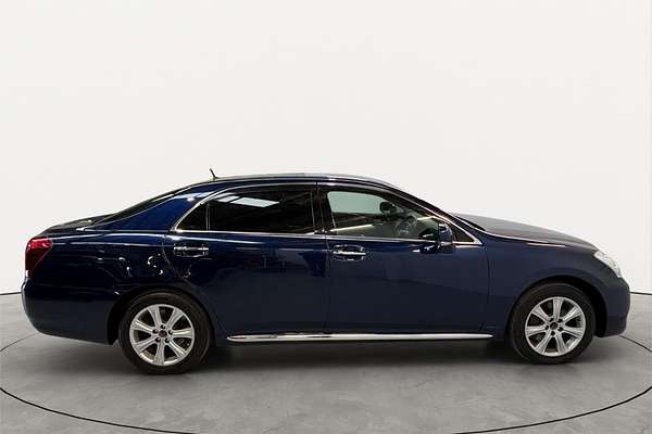 2010 Toyota Crown Majesta URS206