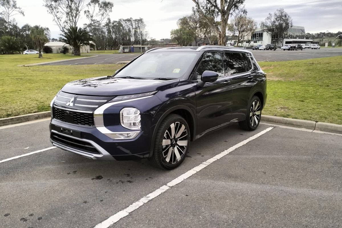 2025 Mitsubishi Outlander Exceed ZM