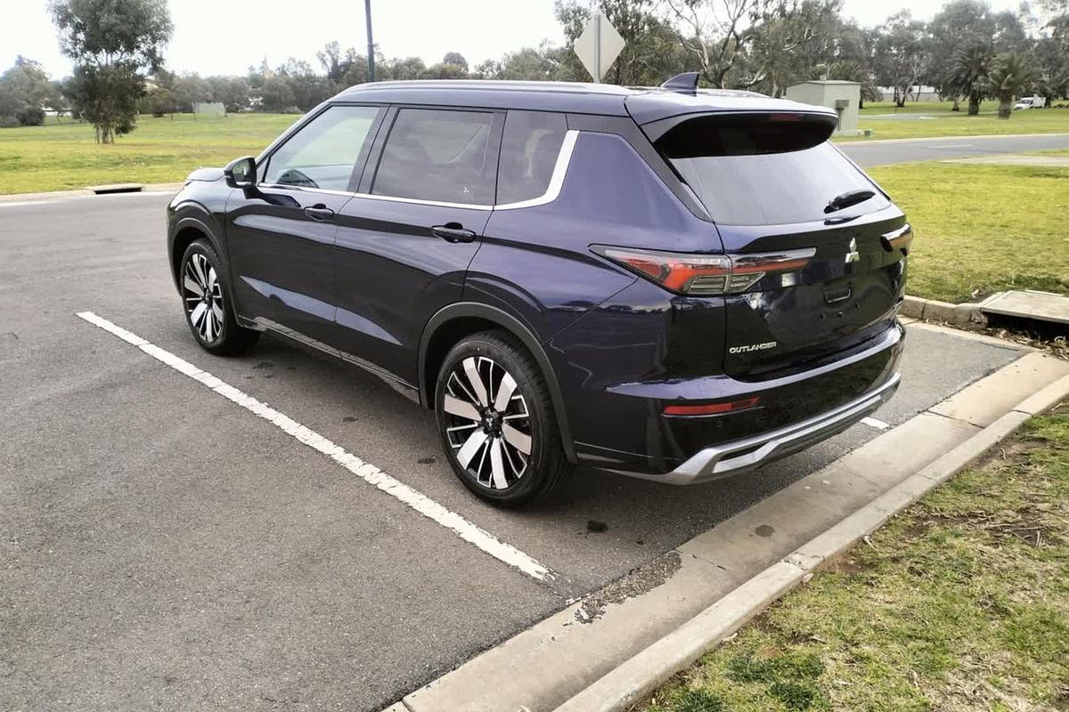 2025 Mitsubishi Outlander Exceed ZM