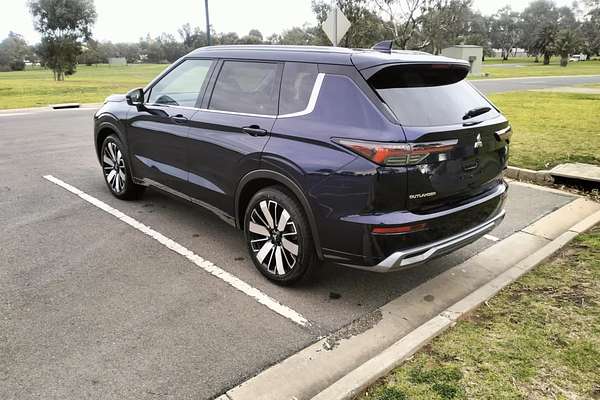 2025 Mitsubishi Outlander Exceed ZM