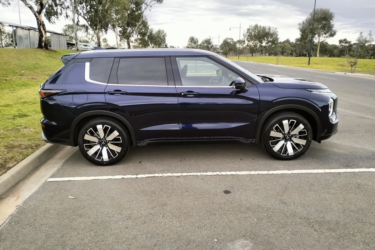 2025 Mitsubishi Outlander Exceed ZM