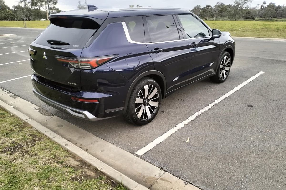 2025 Mitsubishi Outlander Exceed ZM