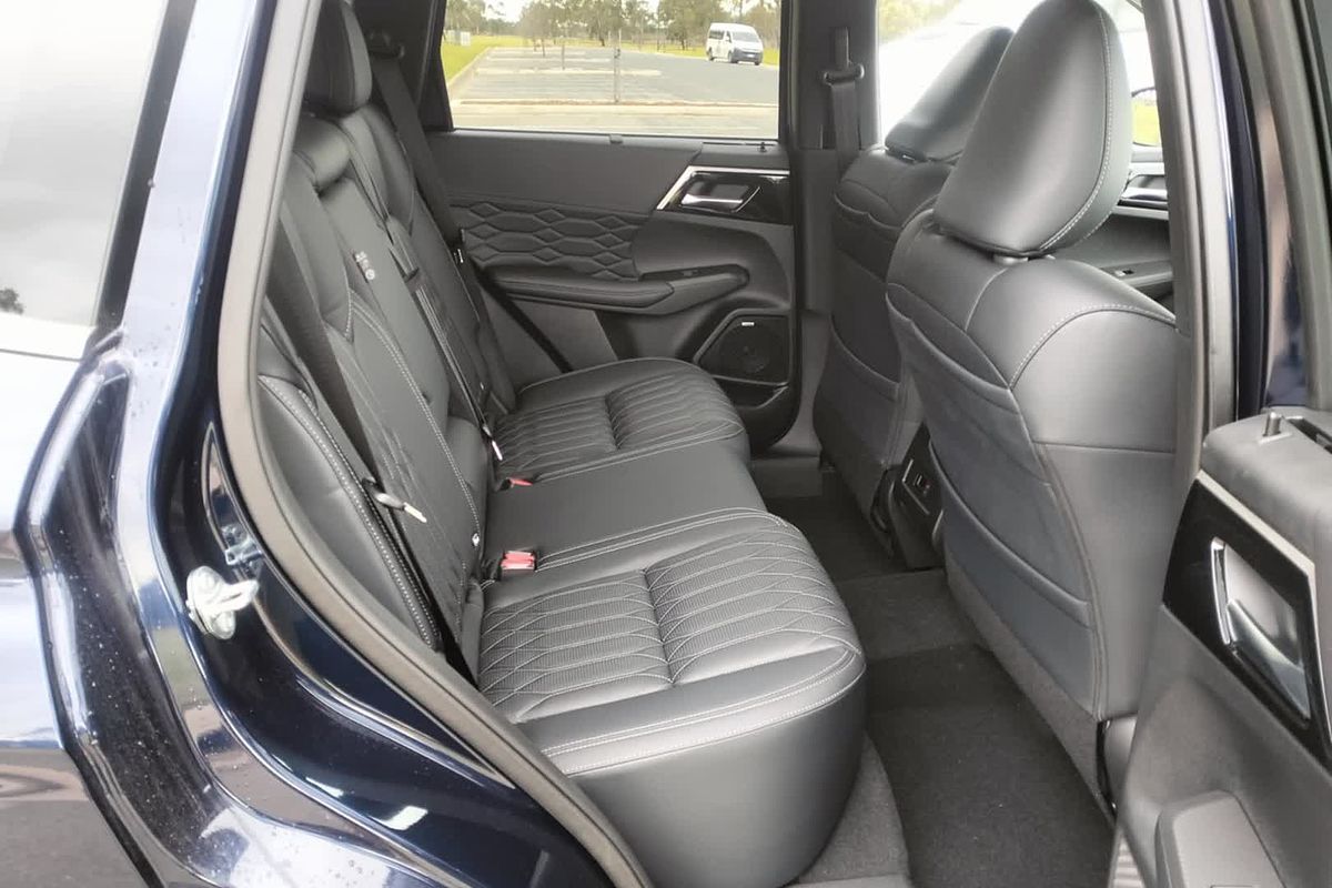 2025 Mitsubishi Outlander Exceed ZM