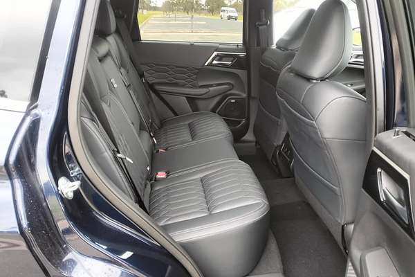 2025 Mitsubishi Outlander Exceed ZM