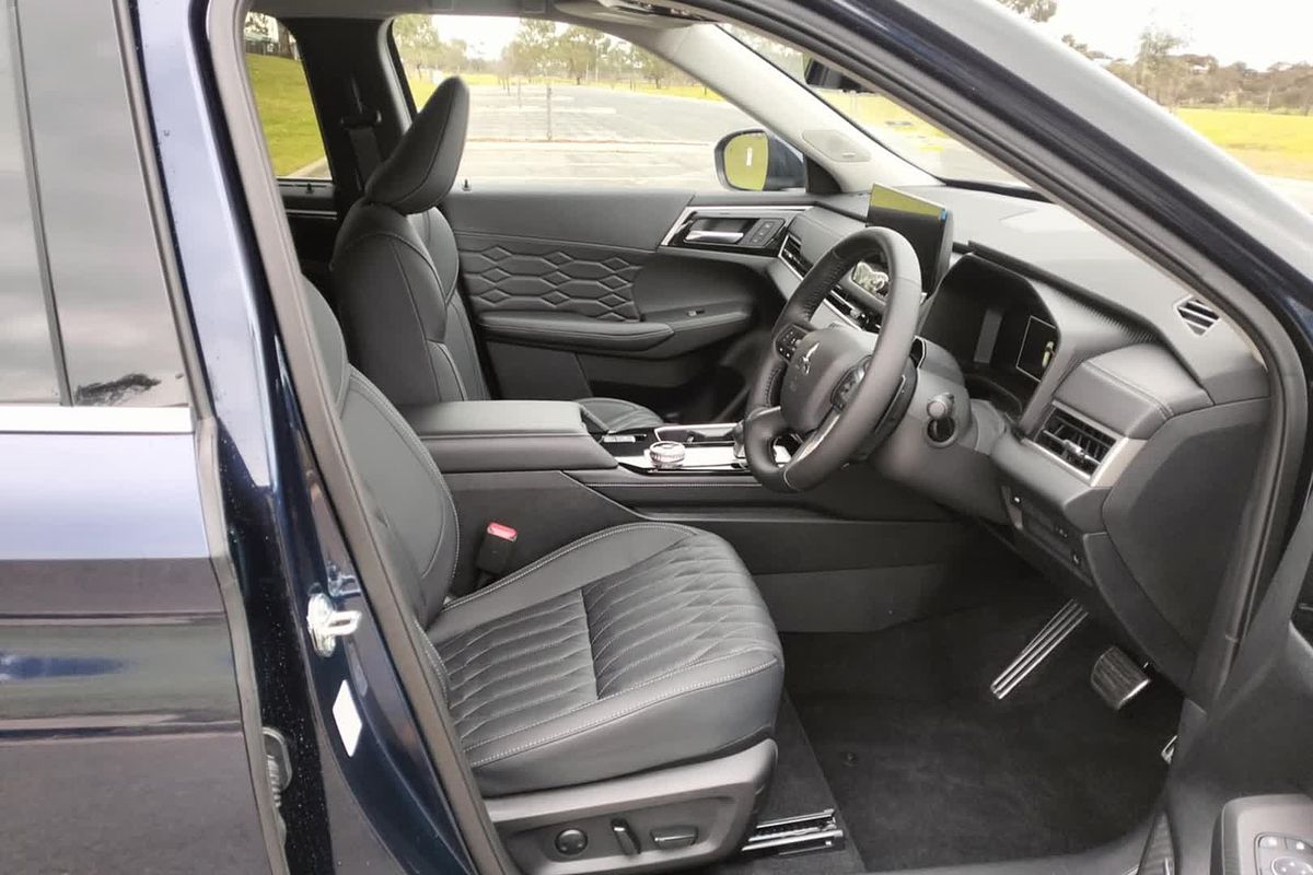 2025 Mitsubishi Outlander Exceed ZM