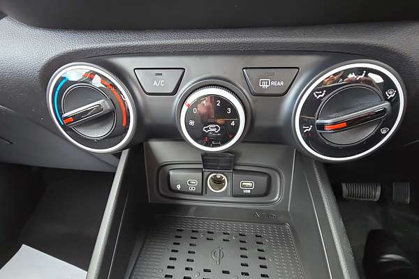 2025 Hyundai Venue Active QX.V5