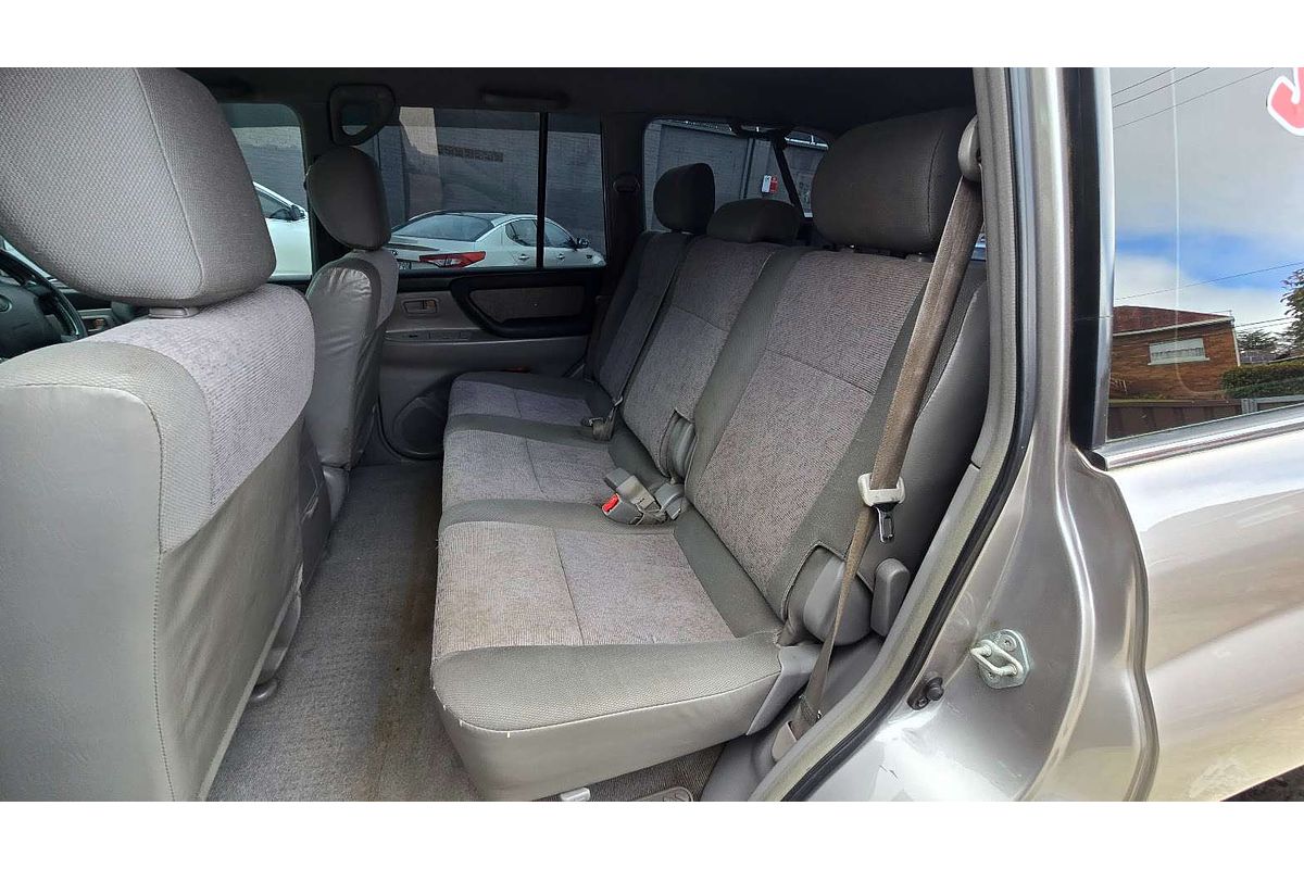 2004 Toyota Landcruiser GXL HDJ100R
