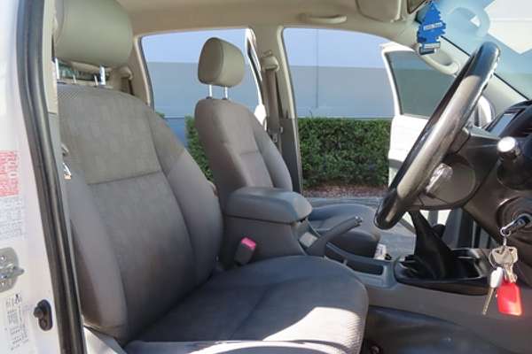 2010 Toyota Hilux SR KUN26R 4X4