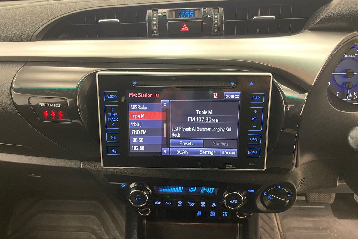 2015 Toyota Hilux SR5 GUN126R 4X4