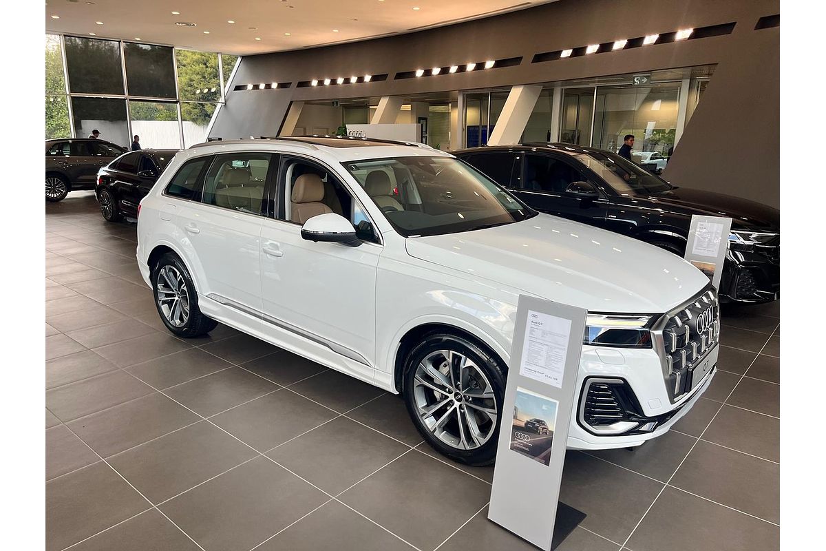 2025 Audi Q7 45 TFSI 4M