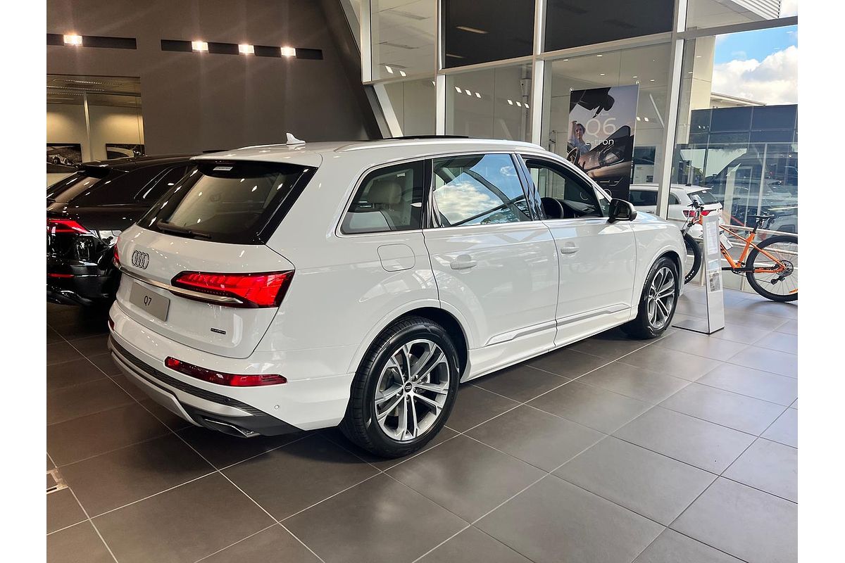 2025 Audi Q7 45 TFSI 4M