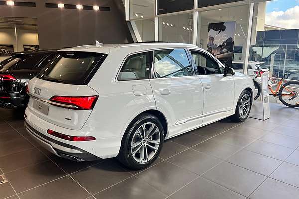 2025 Audi Q7 45 TFSI 4M