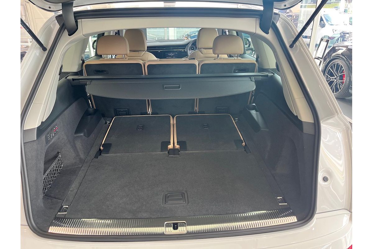 2025 Audi Q7 45 TFSI 4M